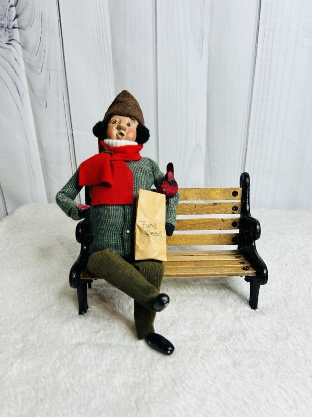 Byers Choice The Carolers Man Feeding Birds Cast Iron Park Bench Vintage 1997